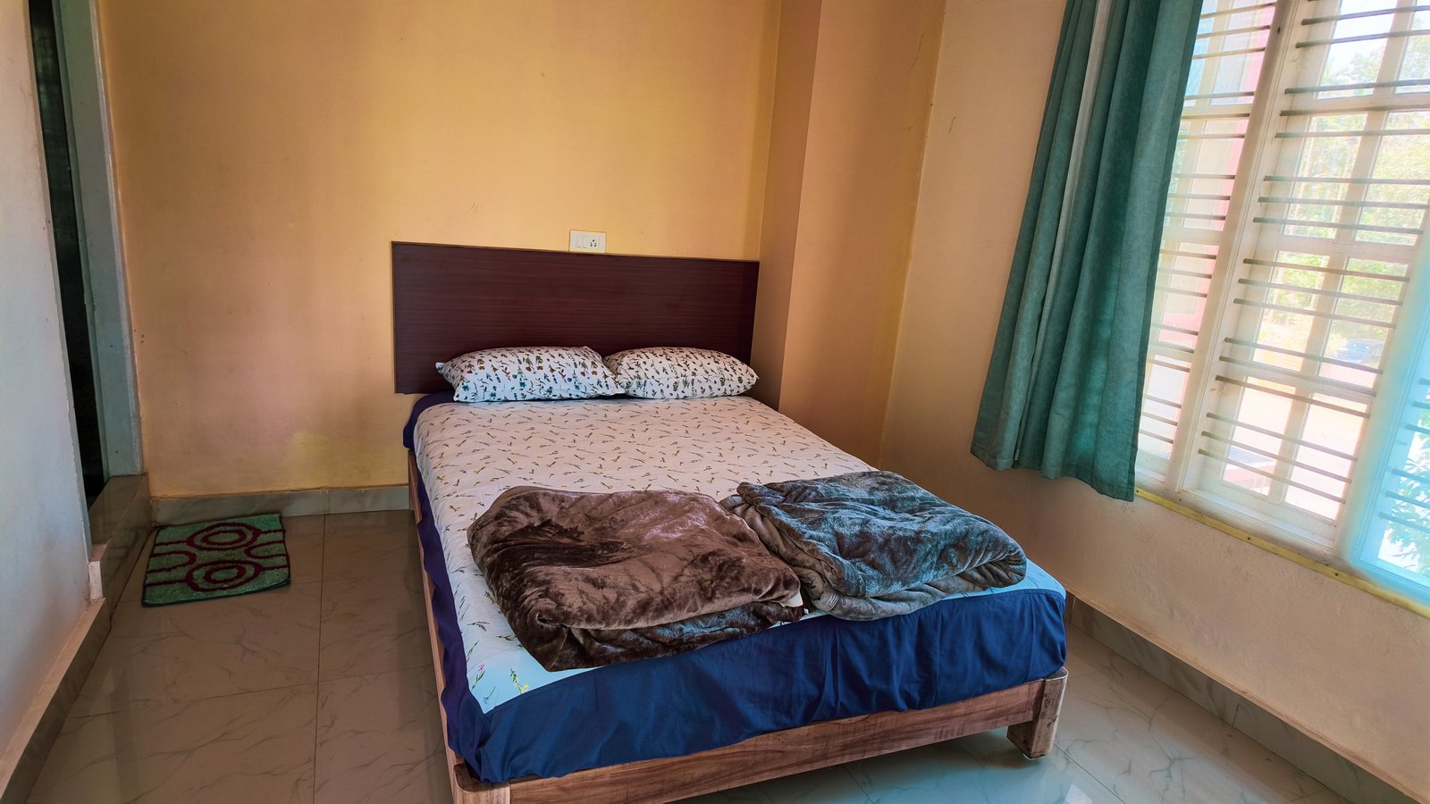 Room with natural daylight